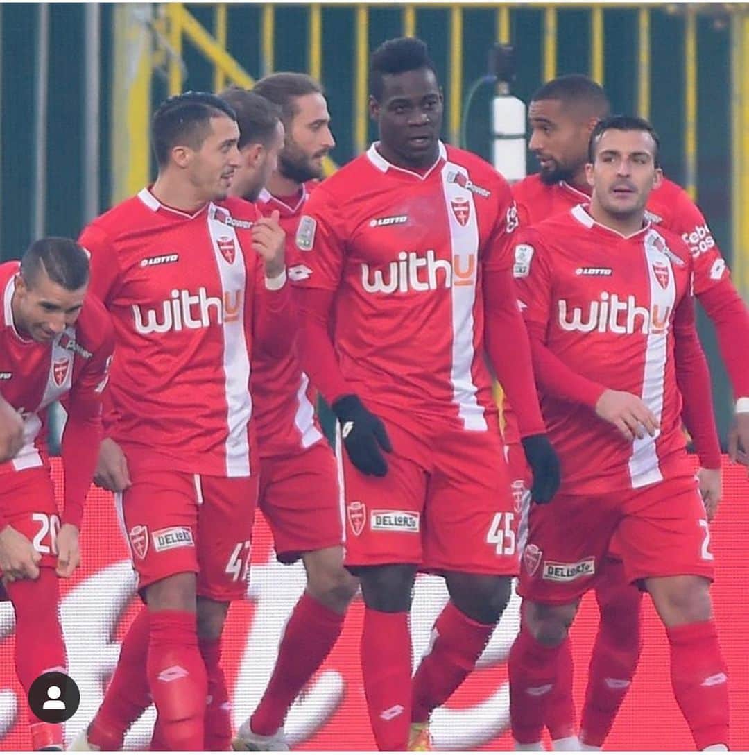 のインスタグラム：「💪🏾💪🏾💪🏾 @acmonza」