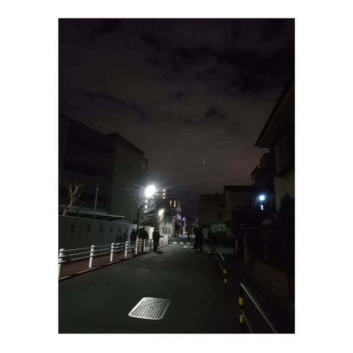 近藤笑菜のインスタグラム：「泥のようにオールアップ🎥 はち切れそうに色んな思いが渦巻いているけど、何より皆さん無事に元気に撮影終われて本当によかったし、スタッフキャスト本当にめちゃくちゃ素敵な皆さん過ぎて感謝の気持ちで満杯。」