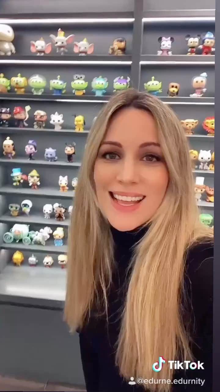 エドゥルネのインスタグラム：「Sí, soy funko lover!!🤷🏼‍♀️😬😍🙌🏼   Por cierto, os recuerdo que mañana estaré en directo con los mejores creadores del año de TikTok!! Os espero a las 12h de la mañana en mi cuenta de TikTok👉🏼@edurne.edurnity 🎉🥰💖」