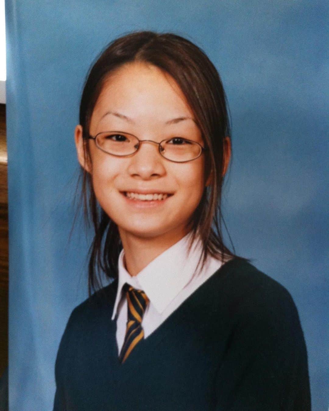 リナ・サワヤマのインスタグラム：「here is the #youngerme ! ok brows !  I wish I could go back in time and hold her hands through the tough times she will face. so happy to be supporting @justlikeusUK who help young LGBTQ+ people with advice, education and community. plz reach out if u r struggling!」
