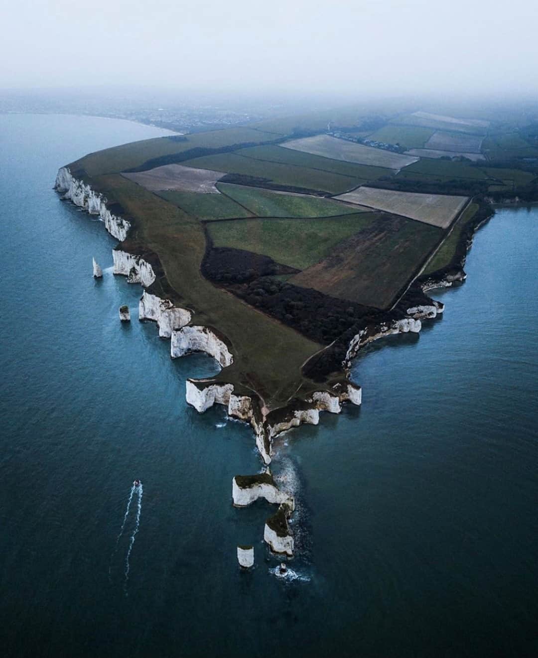 Earth Picsさんのインスタグラム写真 - (Earth PicsInstagram)「The incredible Jurassic Coast in England! 🏴󠁧󠁢󠁥󠁮󠁧󠁿 Photo by @tom_juenemann」12月31日 3時00分 - earthpix