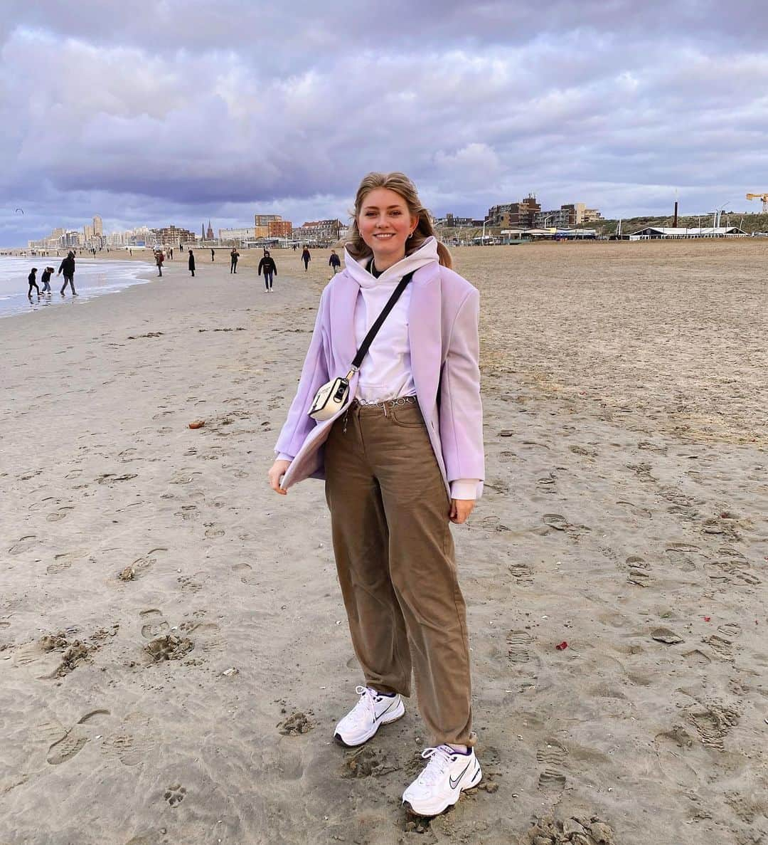 Marije Zuurveldさんのインスタグラム写真 - (Marije ZuurveldInstagram)「Ik was niet de enige die het domme idee had om in dit weer een strandwandeling te maken 😂」12月31日 3時27分 - marijezuurveld