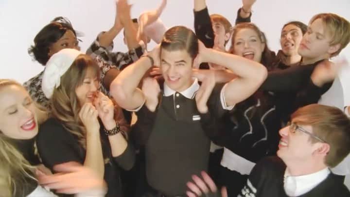 A Great Big Worldのインスタグラム：「2021 is coming 😁  Throwback to Glee covering “This is the New Year” 🙏♥️🎊」