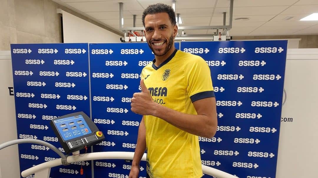 ビジャレアルCFのインスタグラム：「¡Todo OK, Capoue 👍! El francés supera la revisión médica con Asisa. . ¡Vamosssssss 💪! . #Villarreal #futbol #football #soccer #laliga」