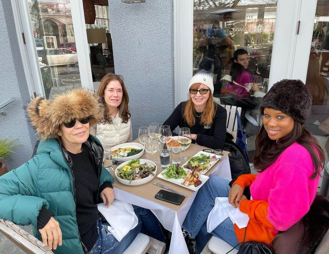 ニコールミラーのインスタグラム：「Aspen ski girls happily in Sag Harbor! @tuttoilgiorno」