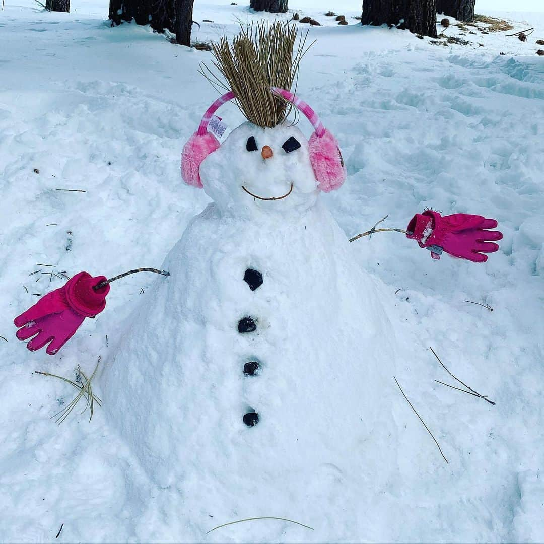 カミラ・ルディントンさんのインスタグラム写真 - (カミラ・ルディントンInstagram)「Meet.. “Snowy”!!!!! #snowman #snowlady」12月31日 4時25分 - camillaluddington