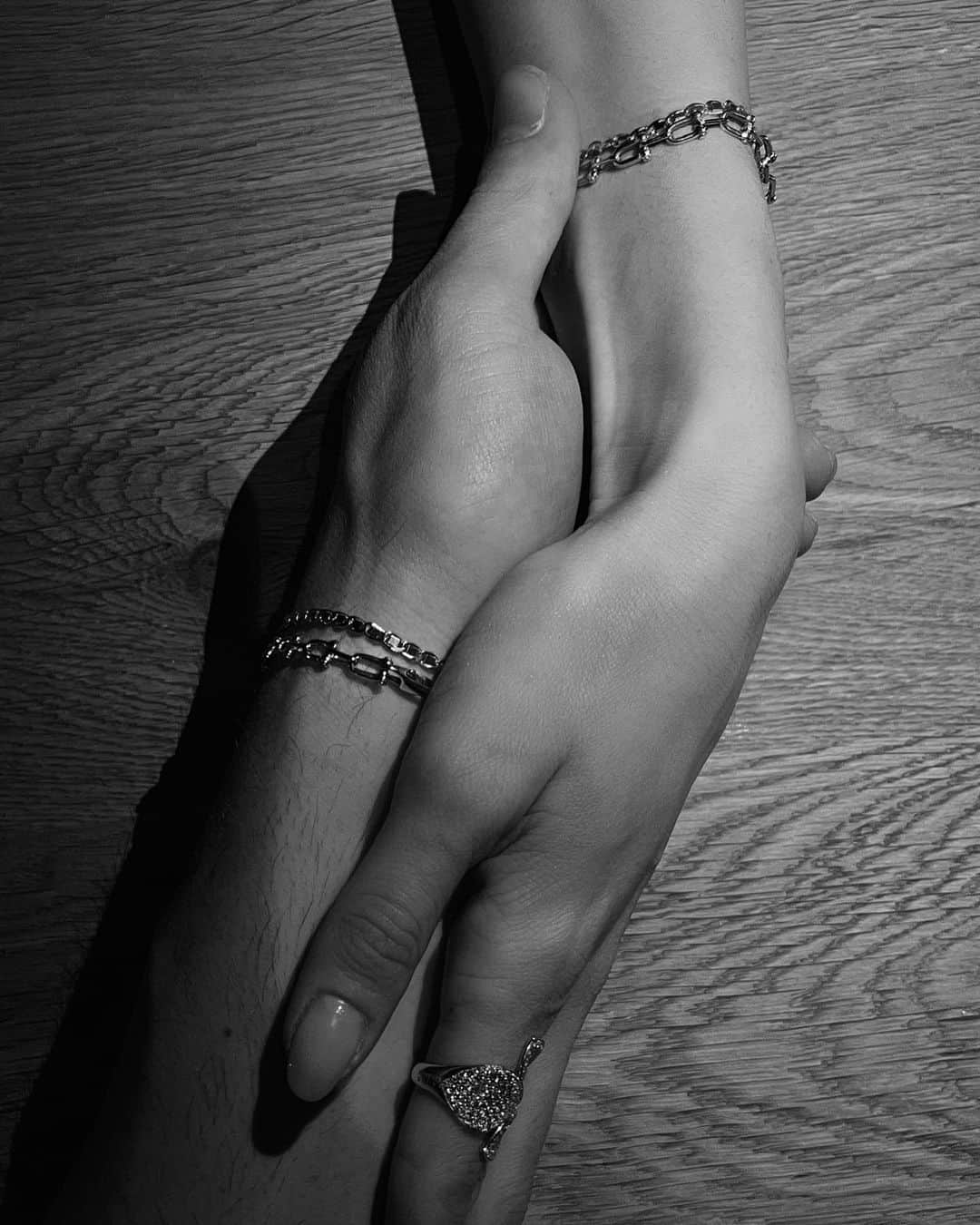 ベレン・ロドリゲスのインスタグラム：「Dammi la tua mano..... vedi? Adesso tutto pesa la metà. #LD」