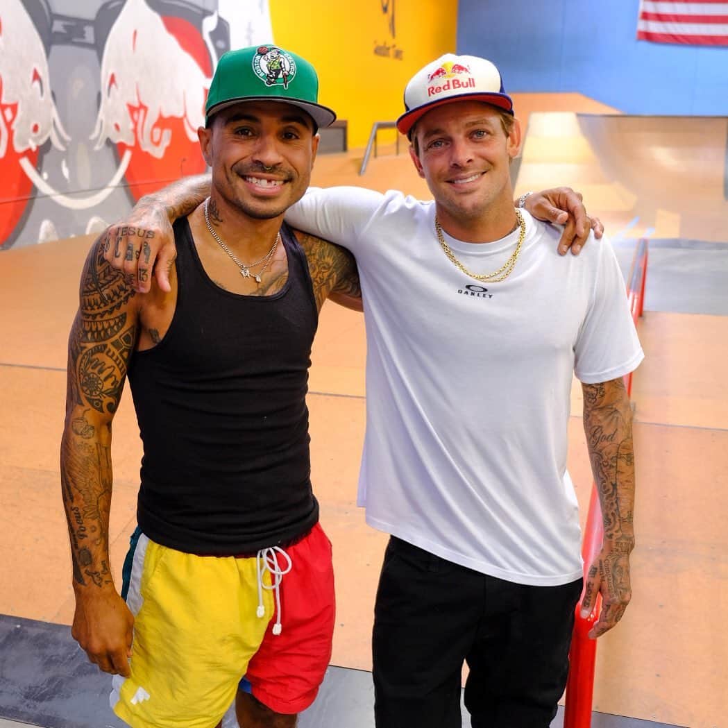 マニー・サンティアゴのインスタグラム：「Only legendary moments with this guy! HBD @shecks thank you for everything you do and off the board. Create a magical day brothaaaaa 🙏🏽」