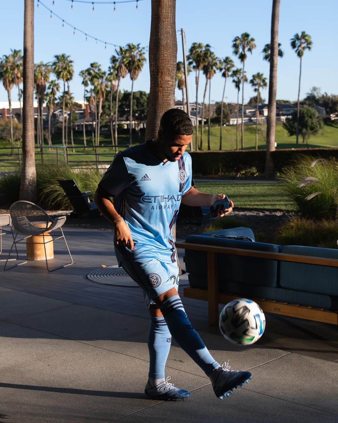 ニューヨーク・シティFCさんのインスタグラム写真 - (ニューヨーク・シティFCInstagram)「"Shooting this team has given me something to smile about during such a difficult year..."  #NYCFC Club Photographer @kcahalin shares her favorite photos and stories from a season like no other alongside the Boys in Blue on NYCFC.com 📸🗽」12月31日 4時52分 - nycfc