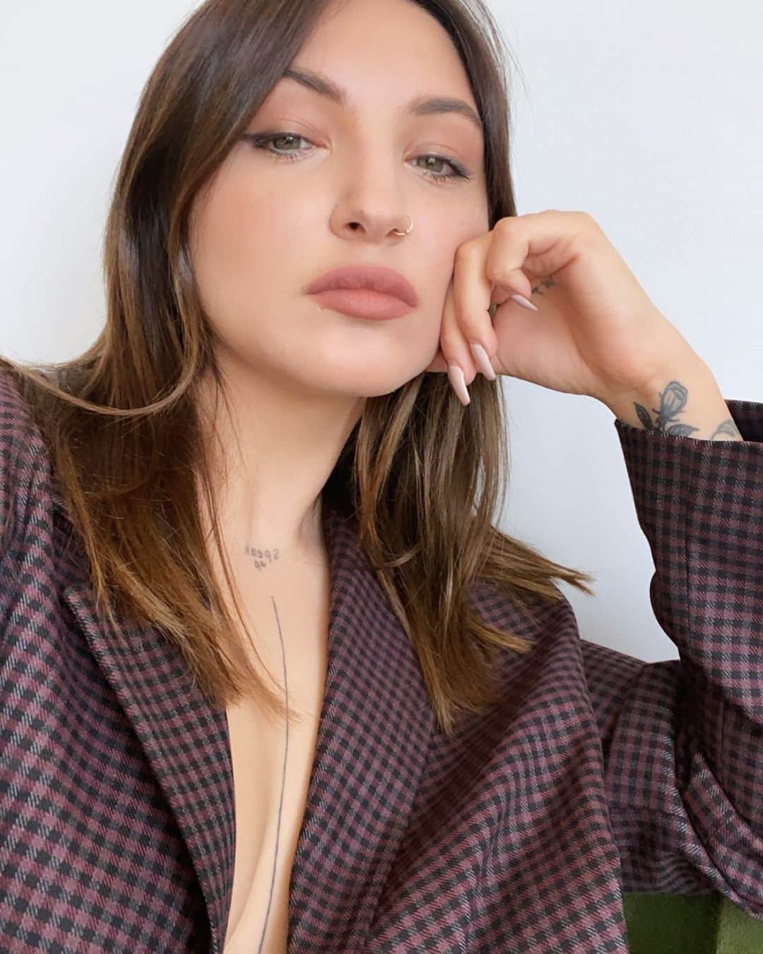 Julia Michaelsのインスタグラム：「Sup」