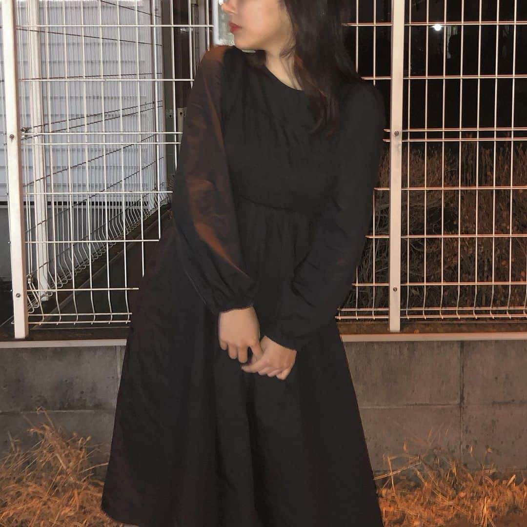のインスタグラム：「この前の塾コーデ🖤🖤🖤 . @u_dresser  . #ワンピース」