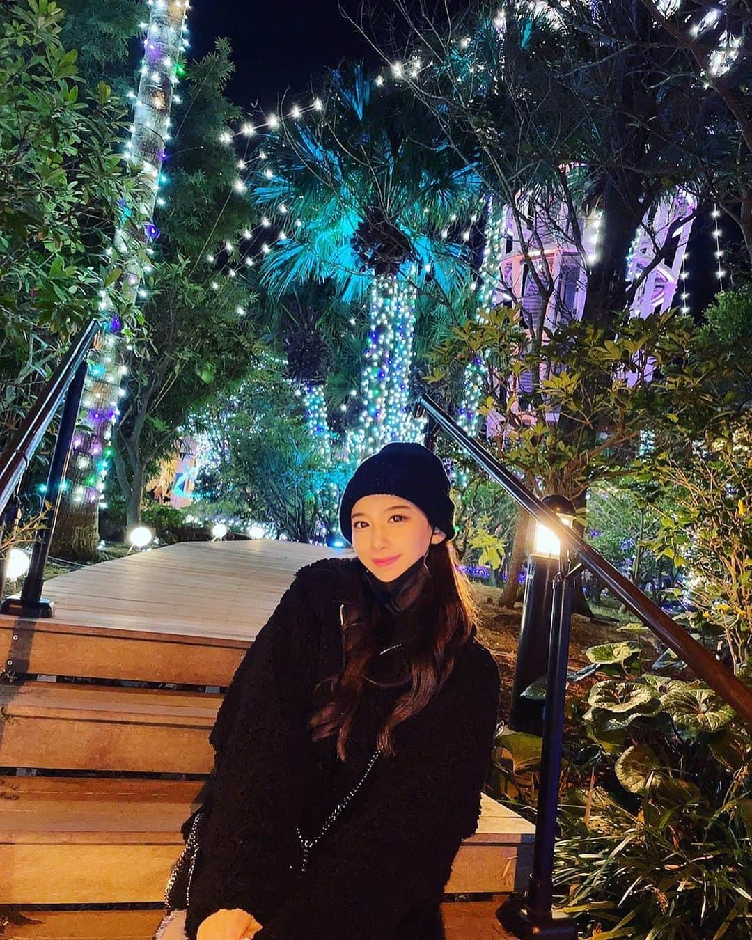 渡邊真由のインスタグラム：「ジャングルみたい🌴✨😆  #江ノ島シーキャンドル #江ノ島 #イルミネーション」