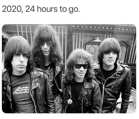 ロザリオ・ドーソンのインスタグラム：「2020 24 hours to go!」