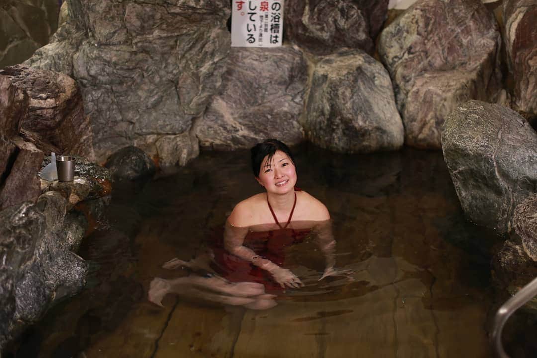 のインスタグラム：「もう大晦日なんだね 今年は色々あったけど 今年の出来事が積み上がって未来があるから だから来年は今年よりも色々起こる素敵な１年に ・ 下部温泉｢源泉館｣の加温されてる浴槽」