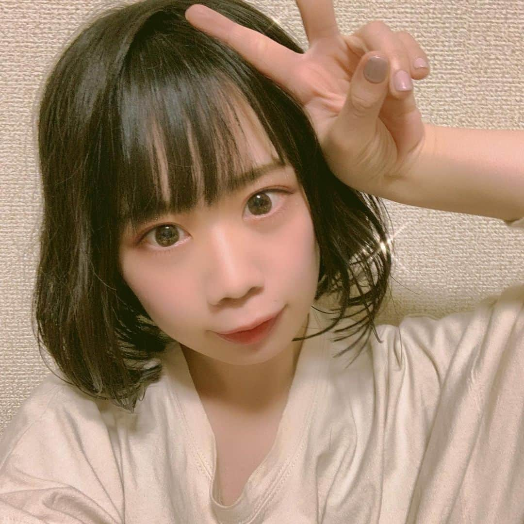 海月咲希さんのインスタグラム写真 - (海月咲希Instagram)「ボブくらげ爆誕。 20歳超えてからショートにした事なくてワンマン前に念願叶ってボブに生まれ変わりました🕺 こちらは切った日にそのままセットしてもらった髪型となっております。 #イメチェン #ヘアカット #ボブ  #ボブアレンジ  #羊みたい」12月31日 14時42分 - saki_mitsuki