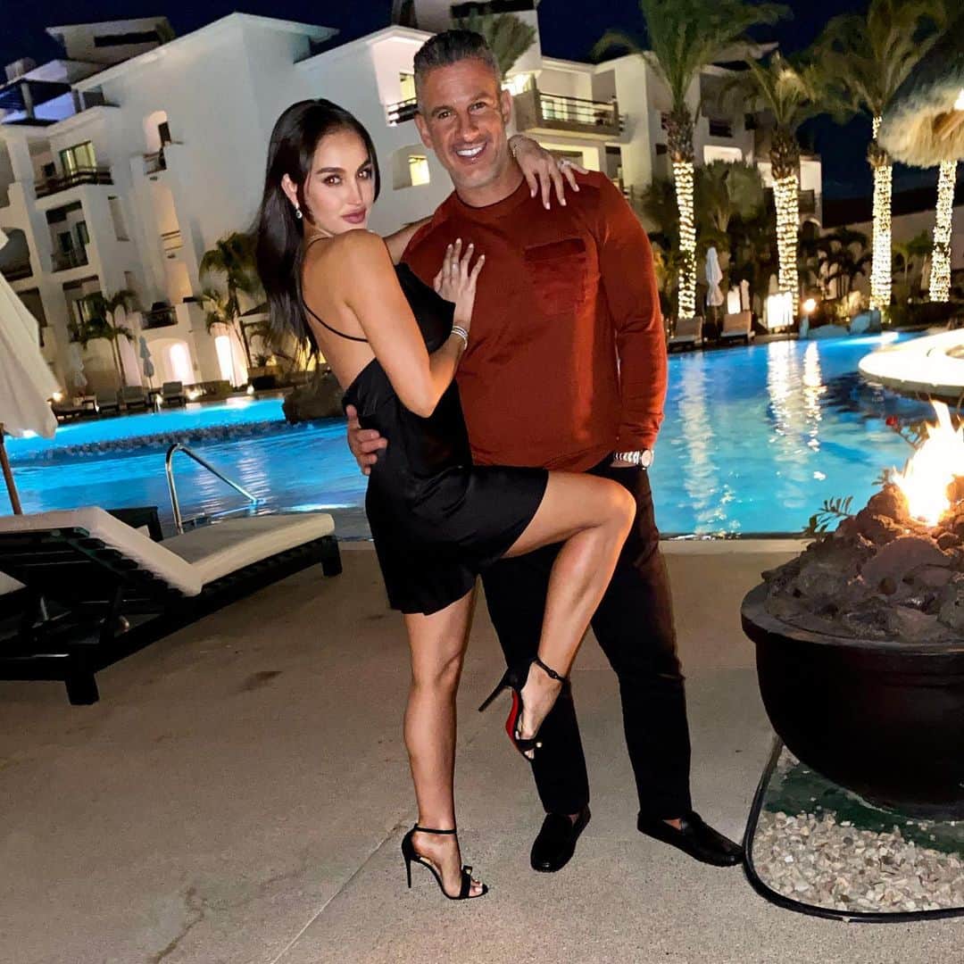 ジャクリン・スウェッドバーグのインスタグラム：「Happy every after. ❤️ #husband」