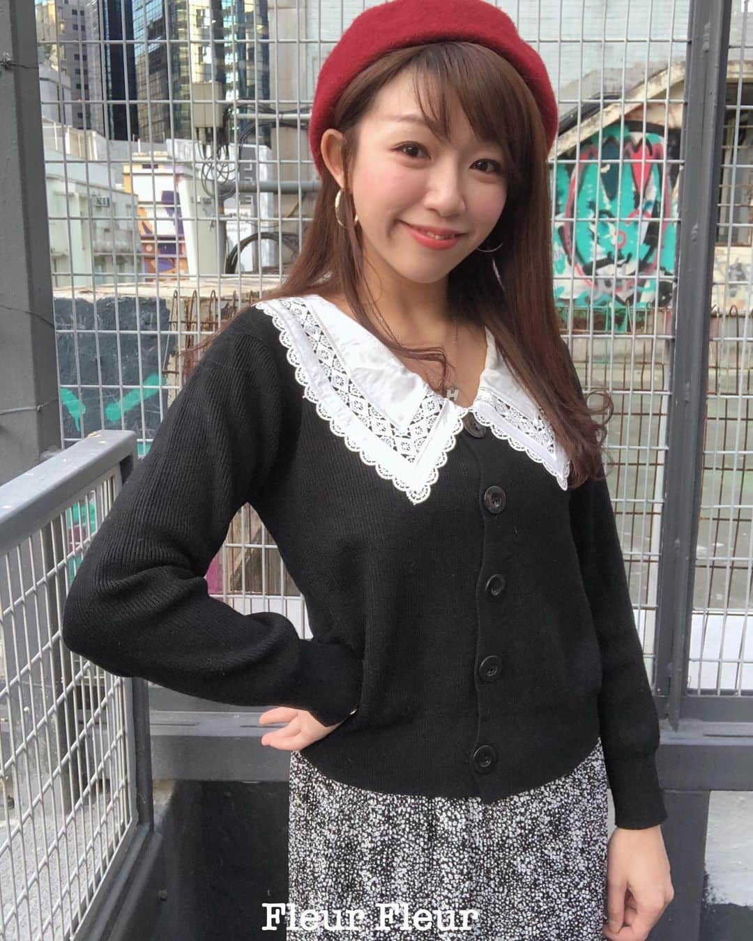 Fleur Fleurのインスタグラム：「把這一套帶走！😌🎀✨✨✨ 大熱嘅荷葉領上衣」