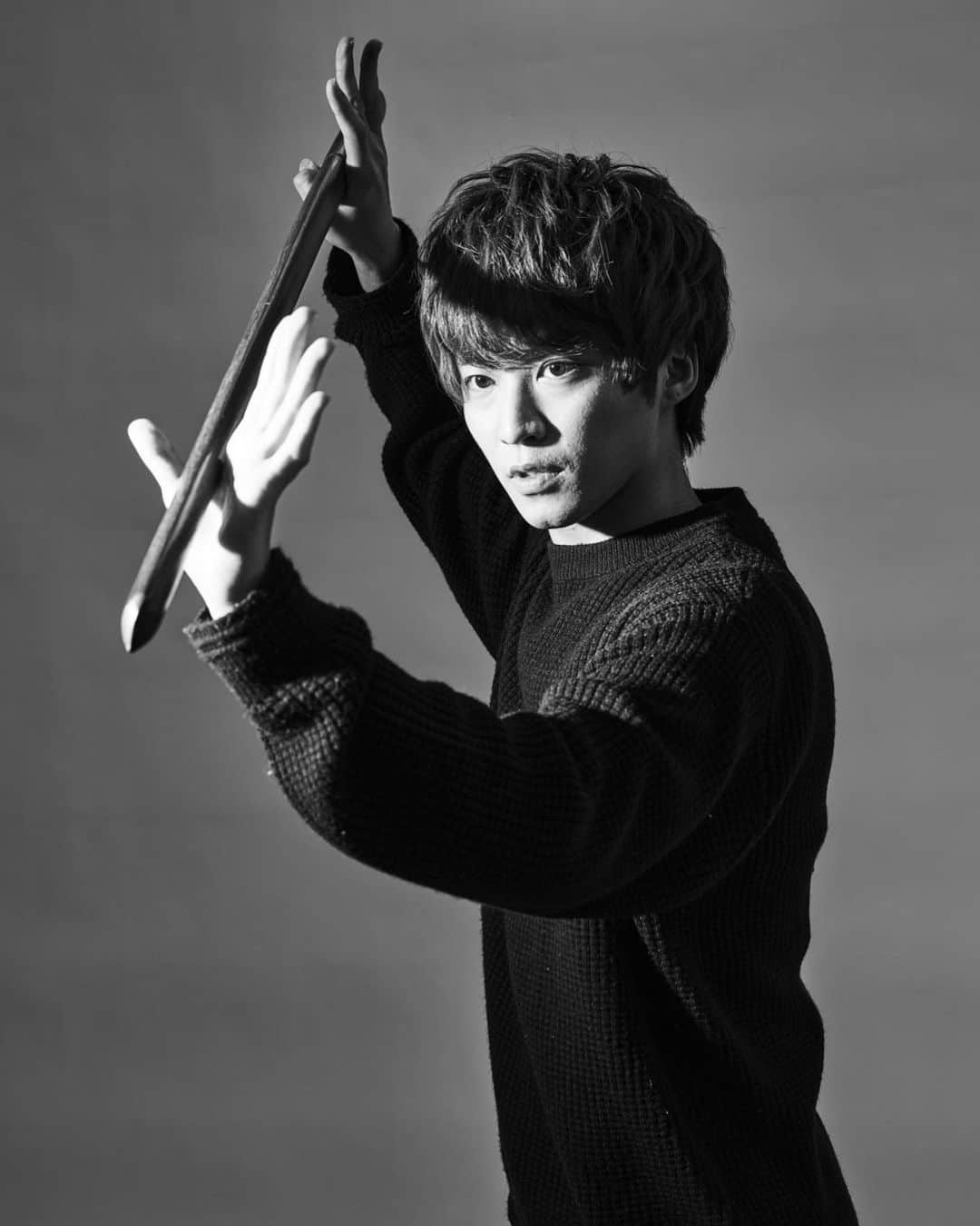 品川翔のインスタグラム：「1年間ありがとうございました😊  2020年は新型コロナウイルスの影響で 満足のいく活動が出来なくて正直 たくさん苦しい思いをしました。  京都から東京へ戻り 環境の変化もありました。  自分自身としっかり向き合うことができたり 今後の事などたくさん考えれる時間もあったので 来年はそれ向けて頑張っていこうと思います。  謙虚にそして真っ直ぐに 自分が出来ることをして 来年はたくさん挑戦したいです。  これからもよろしくお願いします。  #2020#2021 #俳優#actor」