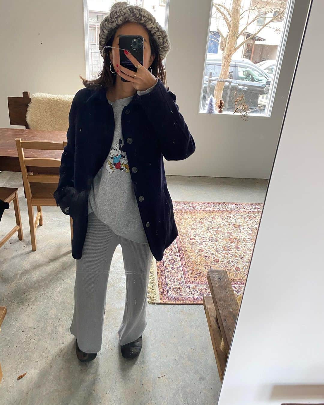 堀舞紀のインスタグラム：「🍊 . . . #outfit ? . . . 🐀、、 . . . #妹帰省中 #ストーブの上でお餅焼いた #念願の　🙃 #そして朝から今年最後の山登り #バイバイ2020」