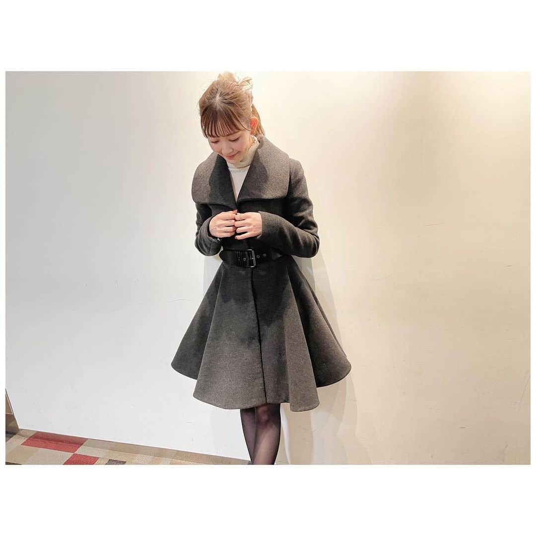 渡辺美優紀さんのインスタグラム写真 - (渡辺美優紀Instagram)「. お気に入りのコート❤︎今年も大切に着てる❤︎」12月31日 14時59分 - miyukichan919