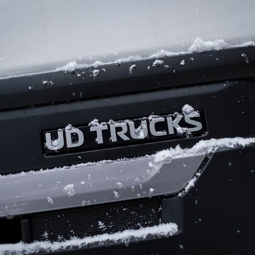 ＵＤトラックスさんのインスタグラム写真 - (ＵＤトラックスInstagram)「#UDTRUCKS #UD #TRUCKS #HDT #Quon #snow #UDトラックス #大型トラック #クオン」12月31日 15時01分 - udtrucksjp