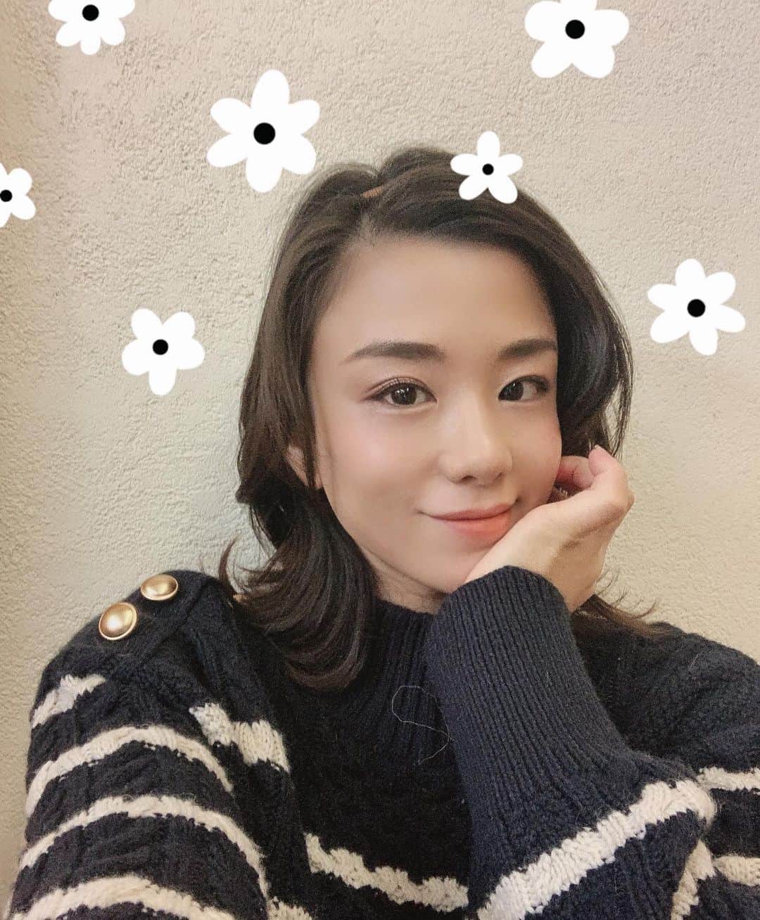 夢花らんのインスタグラム：「𝟚𝟘𝟚𝟘 今年もありがとうございました🐭 沢山の方との出会いもあり、 公私共に充実した1年になったのは 皆さんのおかげです💓  昨日は人生初の桃鉄を🍑🚈 旅行した気分です！！ 私は今のところ1位です😎💰 土地を買い占めております😙笑 どうなるかなー💗  毎年毎年の良いことがあり感謝しています😙 ラスト1日楽しみましょう💕  #2020 #ラスト1日 #大切に  #出会ってくれてありがとう  #友達になってくれて #ありがとう  #生徒になってくれて#ありがとう  #みんな #大好き  #予期せぬ別れも#コロナ気をつけよう  #みんなで #守ろう #身体を大切に  #誰も悲しい思いさせないために  #2021年 も#たのしみです  #来年もよろしくお願いします  #感謝の気持ち」