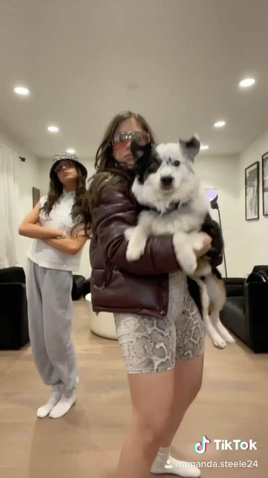 アマンダ・スティールのインスタグラム：「not your basic average girls 😤🤞🏻😎 @isabellafusco」