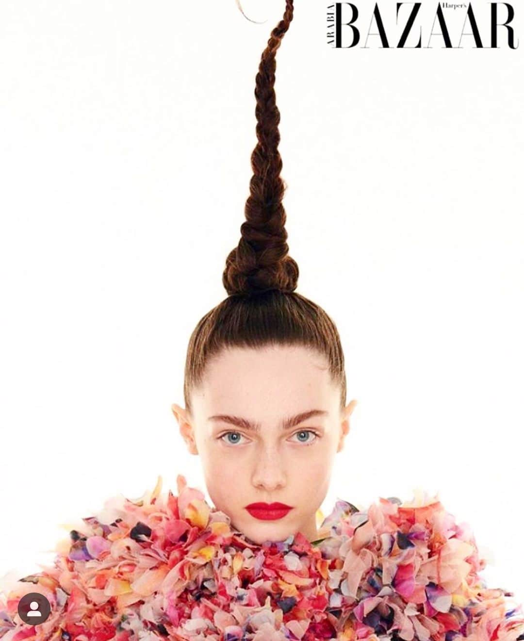 メアリーカトランズのインスタグラム：「The higher the hair the closer to God 😁@harpersbazaararabia @stefgalea @tonastell #marykatrantzou」