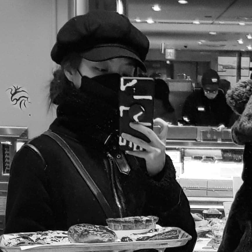 ハン・ウンソンのインスタグラム：「. #역시 케익은 생크림에 딸기지....♥️☺️🤸‍♀️  2020년 마지막날 다들 행복하세요! #연말 #일상 #일상스냅 #일상기록   돌아보면 다 주님의 은혜러라! #에벤에셀 #여기까지도우신하나님  미스바를 기억하자  #12월31일 #감사천재 #감사그램 #오직예수 #구세주」
