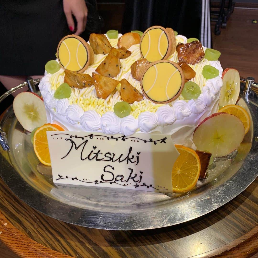 海月咲希さんのインスタグラム写真 - (海月咲希Instagram)「くらげ生誕祭2020（:]ミ 今年のケーキです💓 主に芋なケーキ。理想通りめちゃめちゃ美味しかったです😋 みんなで仲良くいただきました🍴 #くらげ生誕祭2020 #生誕祭  #生誕祭ケーキ #芋ケーキ」12月31日 15時41分 - saki_mitsuki