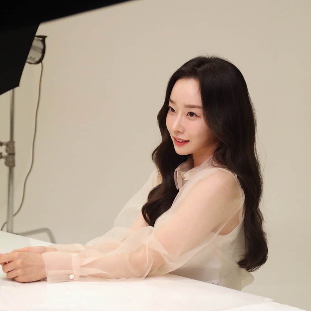 ムン・イェウォンのインスタグラム：「사랑하는 나의 님들이여 2020년 한 해가 지나고 어느덧 마지막 날이오 2021년은 행복하고 감사한 날들로 가득하기를, 그리고 항상 건강하기를 진심으로 기도하겠소 보고싶고 그립고 사랑하오 ❤️」