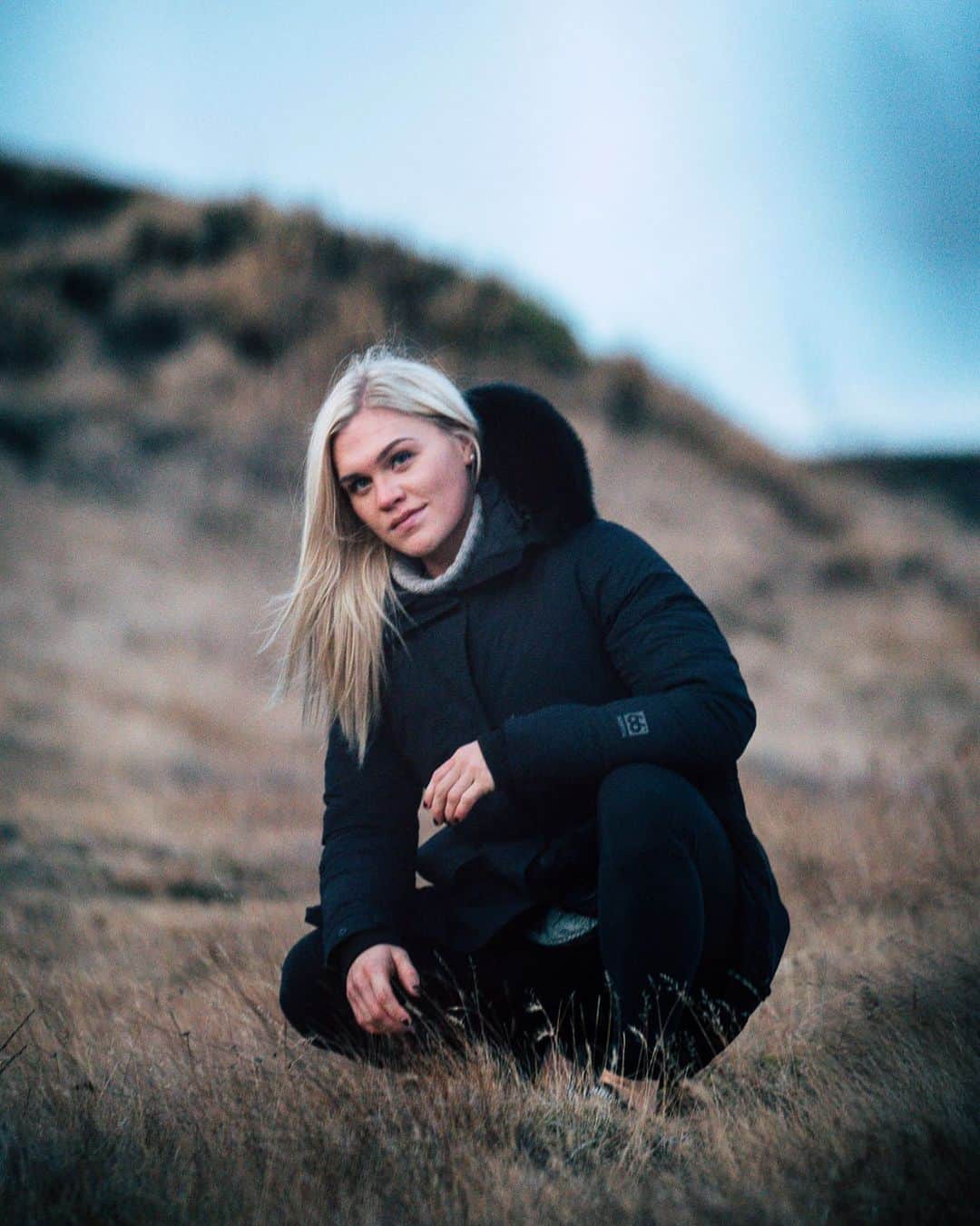Katrin Tanja Davidsdottirさんのインスタグラム写真 - (Katrin Tanja DavidsdottirInstagram)「Taking in my last days here in Iceland before it’s time to go back to Boston & get back into training with my team ✨🤍👊🏼 also: taking in the LAST TWO DAYS OF 2020! - Having a hard time organizing thoughts properly in my brain these days but I always love going into a new year with a word, sentance or feeling I want to be focusing on. Still don’t have full clarity on mine yet but here is my current brain dump: - JOY Presence Being & allowing things to be Calmness Being my best & taking good care of myself so the people closest to me can be THEIR BEST ❤️ Compassion towards others, kindness to myself LAUGHTER (no one should ever ever ever live a year without laughter. 🔑) Exploration, curiosity & learning Braving into & leaning into things that scare me vs ignoring Expressing myself; through speaking my truth, through my sport, through art, journaling, .. Appreciation for the NOW ✨ Where I am at this moment, who I am with in this moment & what I have right now. - At this rate it might just end up being this list 🙊✨ // What are YOU focusing on for the new year?! xxx」12月31日 6時47分 - katrintanja