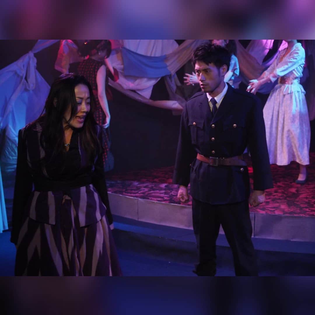 浅川悠のインスタグラム：「Last year Oct-Dec. Stage play & the rehearsals. Me, in black truck suits.  2019年末。舞台リハ(黒ジャージ)と本番。踊ったりリハでは心の自然な動きを見つけながら色々と段取りを変えていったり。 ⠀ #劇団天然ポリエステル  #パンパンじゃもの花じゃもの  #voiceactress  #voiceactorslife  #声優 ⠀」