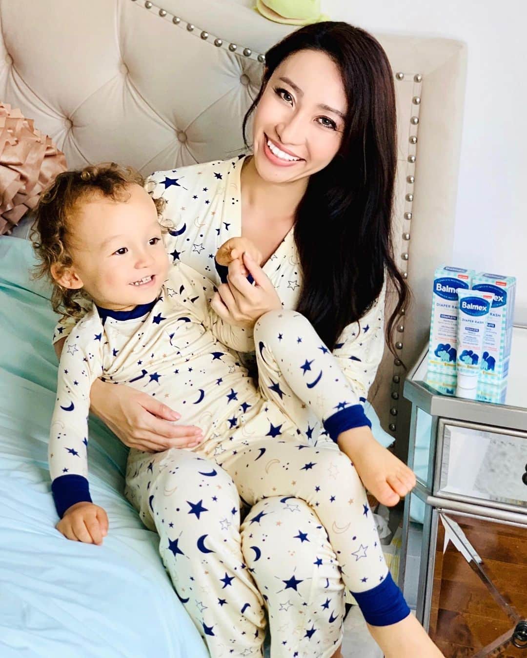 春名愛海のインスタグラム：「Diaper rash... I heard that word but I never thought why it’s such a big deal till Leo actually got one. #ad He couldn’t sleep well and that means I can’t either.... since that time we include @balmex for night time routine, not just because his rash is bad, but to prevent any small rash to get worse!  #completeprotection . . . #diaper #diaperrash #diaperrashcream #toddler #baby #babycare #babyskincare #momandme #boymom #sensitiveskin #momlife #mamalife #happy #lalife #influencer  #losangeles #japnesemodel #ロサンゼルス #カリフォルニア #ママスタ #子育てぐらむ #海外生活 #撮影  #ママリ  #ママライフ #photoshoot #バイリンガル #バイリンガル育児」