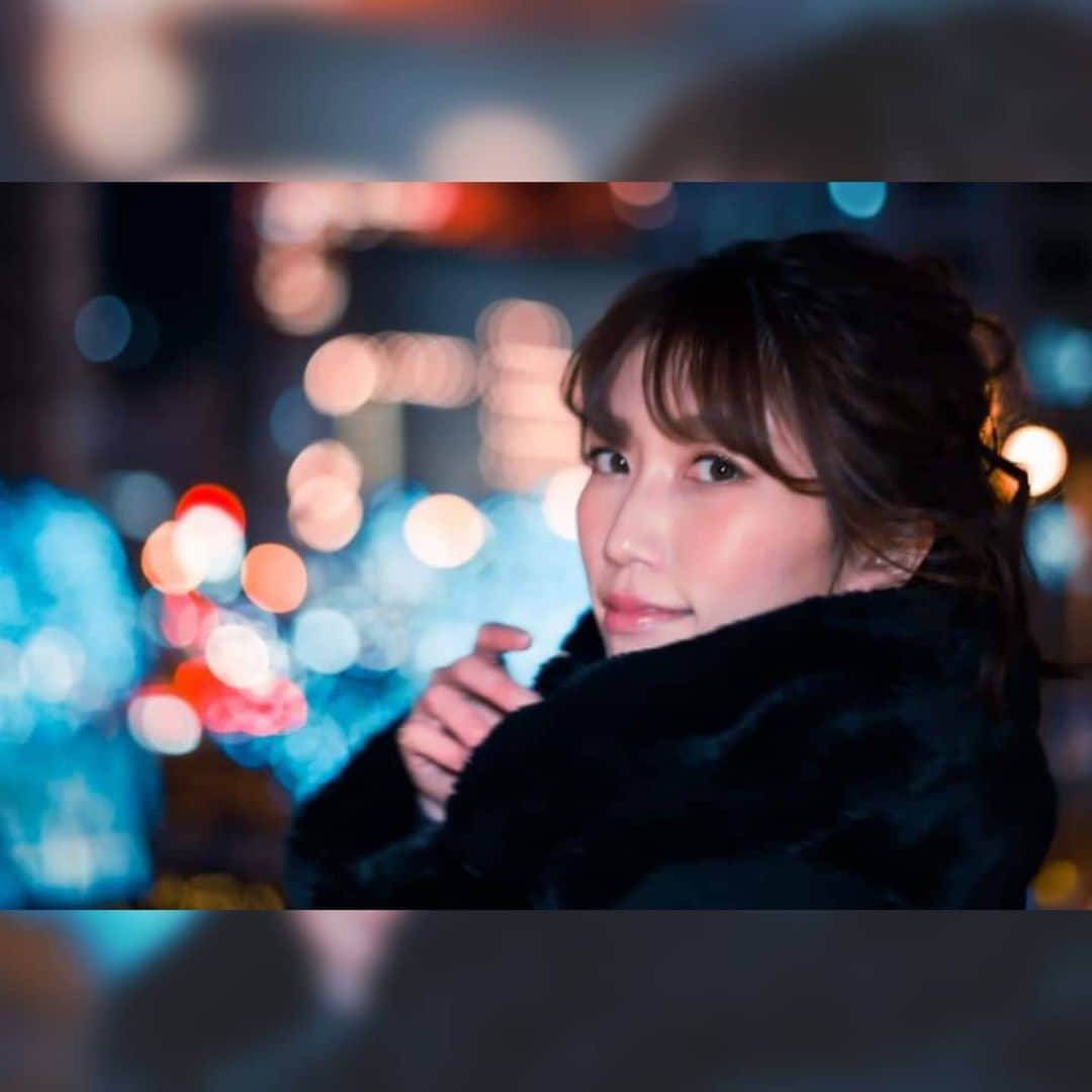 板野優花のインスタグラム：「Photo by @shigerulatinum さん 大晦日感が全くないまま今日を迎えました😂 ・ 2020年はコロナで色々と翻弄される1年でしたが そんな状況下でも私なりに楽しくお仕事をさせていただき 配信を再開したり、YouTubeを始めたり 新しいことにもチャレンジができた有意義な1年でした🙇‍♀️💞 このような状況下でもお世話になりました皆さまには 本当に感謝の気持ちでいっぱいです✨ ・ プライベートも今年は断捨離の年になり 下半期は特に自分のしたいことができるようになって 2021年はプライベートもより充実しそうで 本当に楽しみな年になりそうです🥳 ・ #ポートレート #関西モデル #サロンモデル #イベントMC #撮影会モデル #ポトレモデル #カメラマンさんと繋がりたい #美容師さんと繋がりたい #有名になりたい #イベントmc #関西タレント #ポートレート好きな人と繋がりたい #ポートレートしま専科 #スタジオ撮影 #夢を叶える  #好きな仕事で生きていく #イルミネーション #イルミネーションポートレート #ハーフアップアレンジ #snidel #japanesegirl」