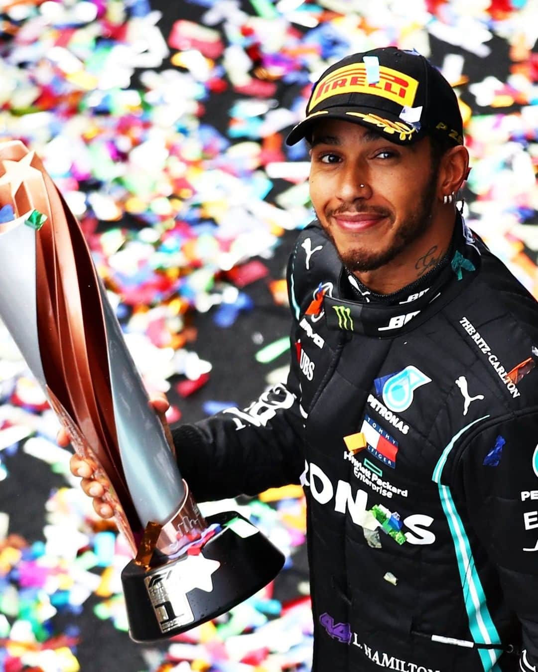 F1さんのインスタグラム写真 - (F1Instagram)「Congratulations, Sir Lewis! 👏  Seven-time world champion Lewis Hamilton has been awarded a knighthood in the latest UK Honours List  #F1 #Formula1 #LewisHamilton @lewishamilton」12月31日 7時31分 - f1