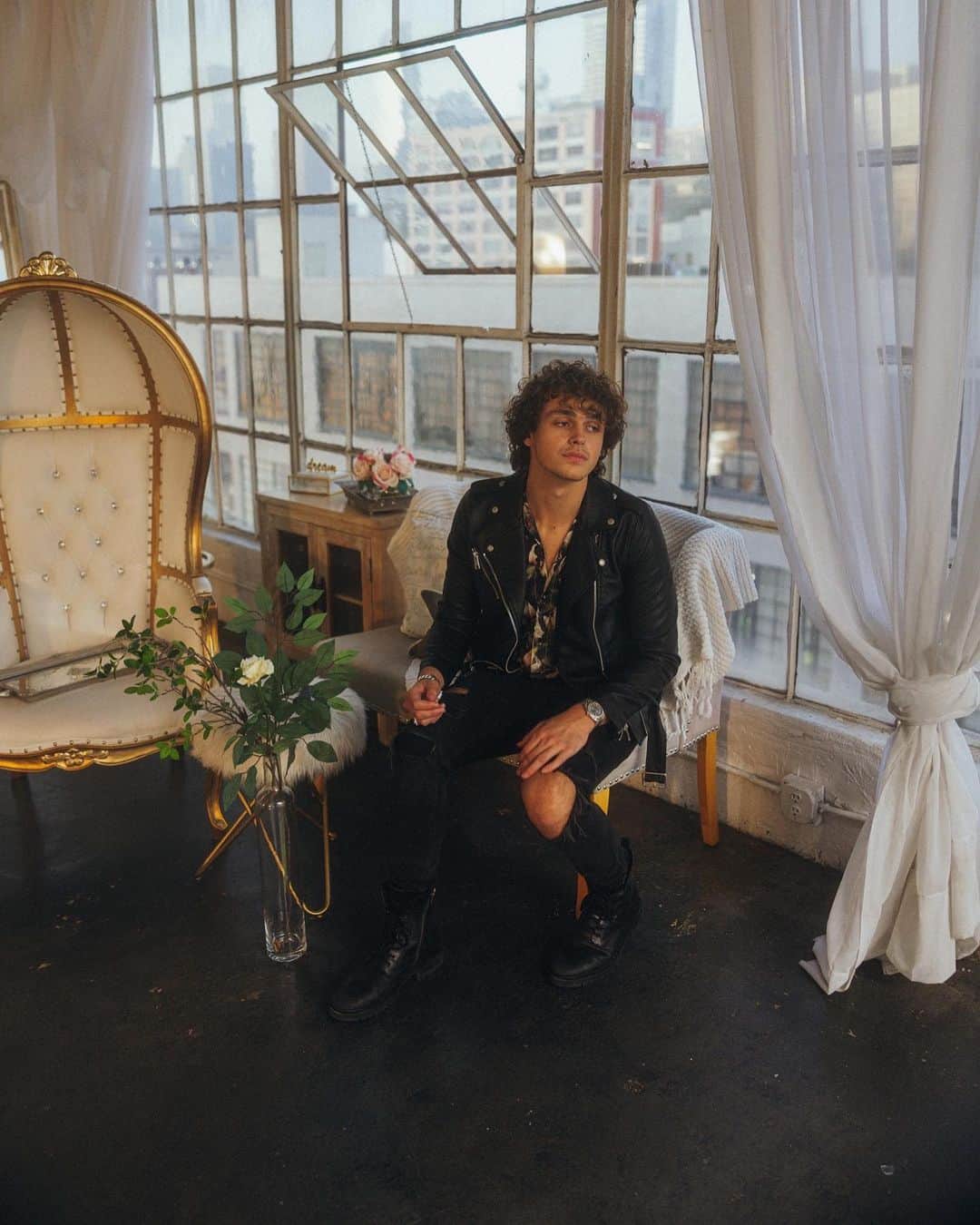 Jonahmaraisのインスタグラム：「i know i shouldn’t say that i still care, but i still care」