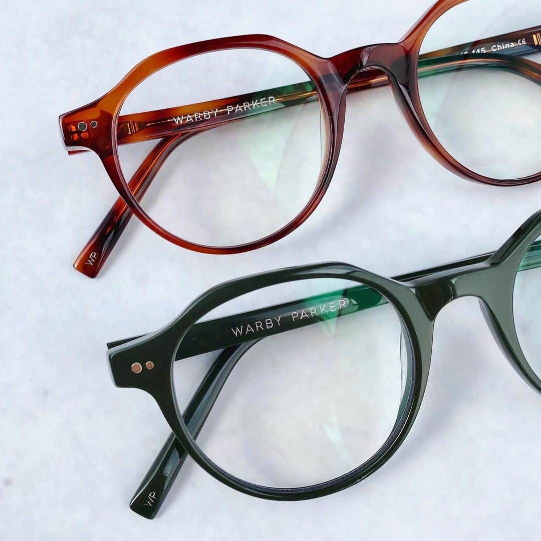 Warby Parkerのインスタグラム：「Did you know you can get 15% off when you buy multiple pairs of prescription eyewear? And with an FSA, you may be able to save even more! 🤑 (Pictured here: Begley in Amber Tortoise and Magnolia Green.)」