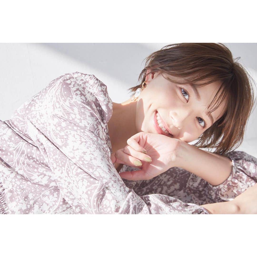 のインスタグラム：「♪  さ！いよいよ大晦日ですね🥺  めざましテレビの放送も29日で年内ラストでした☺️  今年も1年間、平日の朝はめざまし！だった方、たま〜に見てくれてた方も！笑 ありがとうございました☺️  個人的に今年は、バラエティにも何度か出演させていただいたり、誌面だったり、いろんな形で新しいことに挑戦できた年だったなと感じています☺️  ただ、心が休まることのない１年でしたね😌  来年はもっと、穏やかな日々を過ごせることを願います🤗  良い年をお迎えください🌅  #2020年 #goodbye2020 #2021年 #今年もありがとうございました♪ #2021年もよろしくお願いします！ #良いお年を！」