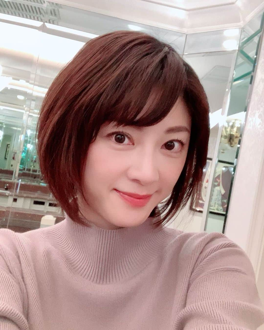 原史奈さんのインスタグラム写真 - (原史奈Instagram)「2020年も今日で終わり 今年は大変な年でしたね。。。 私にとっても激動の1年でした 来年は少しでも早く日常に戻ることができますように✨ 2020年も皆様ありがとうございました 良いお年をお迎えください あ、そういえば少し柔らかい感じにしたくてイメチェンしました☺️ どうですか？？ #2020 #大晦日 #激動の年 #感謝 #イメチェン ﻿#原史奈 #ゴルフ #ゴルフレッスン #ゴルフ女子#ゴルフ大好き #golf #ゴルフウエア #ゴルフコーデ #ゴルフグッズ #ゴルフ動画 #ping #ピン #ping女子 #gle2 #g410 #even #archivio #アルチビオ #cuartounited #instagolf」12月31日 8時34分 - fuminahara