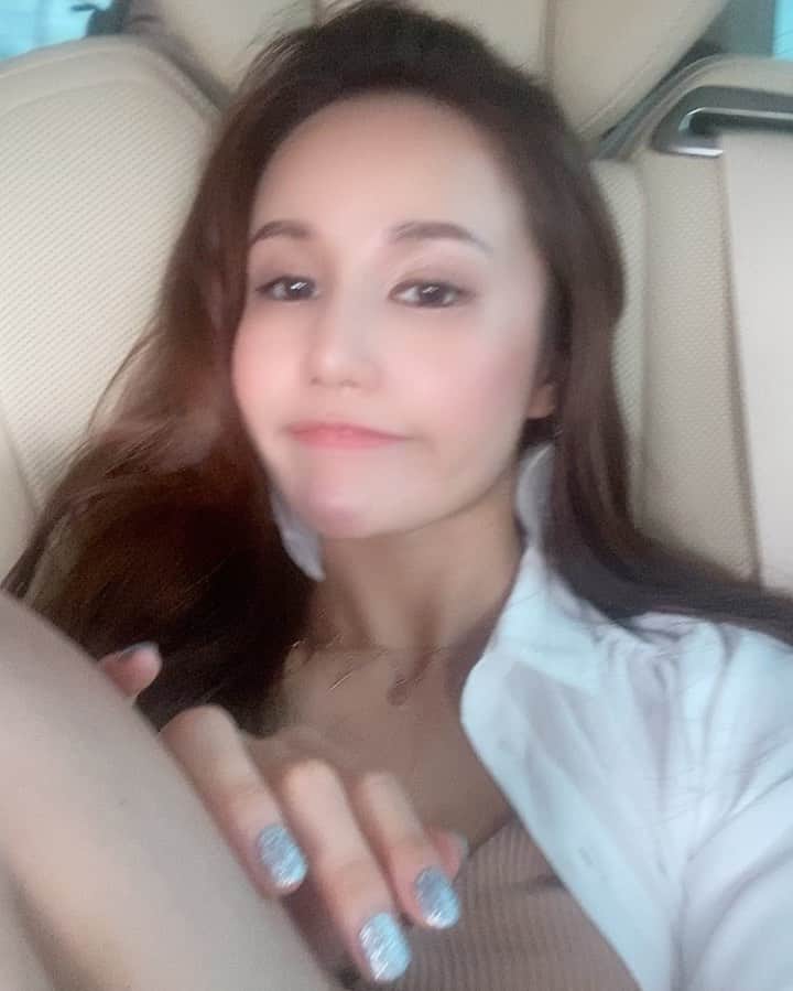 のインスタグラム：「・ ・ ・ 2020最終日は みんなどう過ごすのかなー？🥰🌈 ・ 私は最後の心とお家と携帯データ 大掃除🧹をしてゆっくりん 過ごしまぁす🙏✨ ・ 年明けたら 断食かファスティングをして 新たな日課を始めて⛩🙏 夢の為に気合いをいれまくるから 年末はだらりんとするっ🧚‍♀️✨ ・ ・ 🧚‍♀️いつもみんなの笑顔のおかげで #世の為人の為 #follow#happy ##スピリチュアル #ヒーリング#music #japan#大掃除 #sexy#love#年末 #dance #followme #thankyou  #goodtime #enjoy #enjoylife #❤️ #japanesegirl #instagram#楽しみたい #smile#like4like#エクササイズ  #心から#ピカピカ #変化を楽しむ  #感謝#2020」