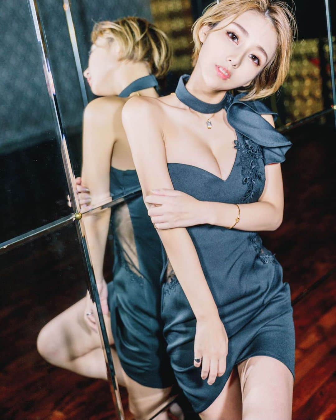 のインスタグラム：「. 2020ありがとうございました💕 大変な一年でしたが毎日楽しく過ごせたのは、お客様、お店の黒服さんや女の子、家族友達大切な皆さんに支えられたからです😢 来年もよろしくお願いします🤲🍾 .  #tokyo#東京#六本木 #lalah#make#キャバ嬢 #キャバクラ#ホステス #撮影#ポートレート #ショートカット#ショート女子」