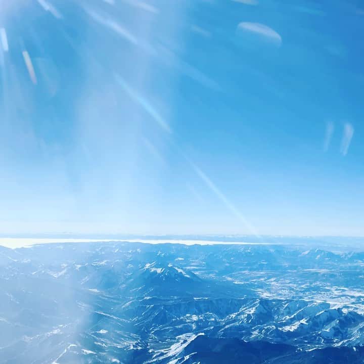 のインスタグラム：「The sun shining over the Colorado #river beyond the beautiful #mountains #naturesbeauty 🏔❄️🙏🏻 XoRZ」