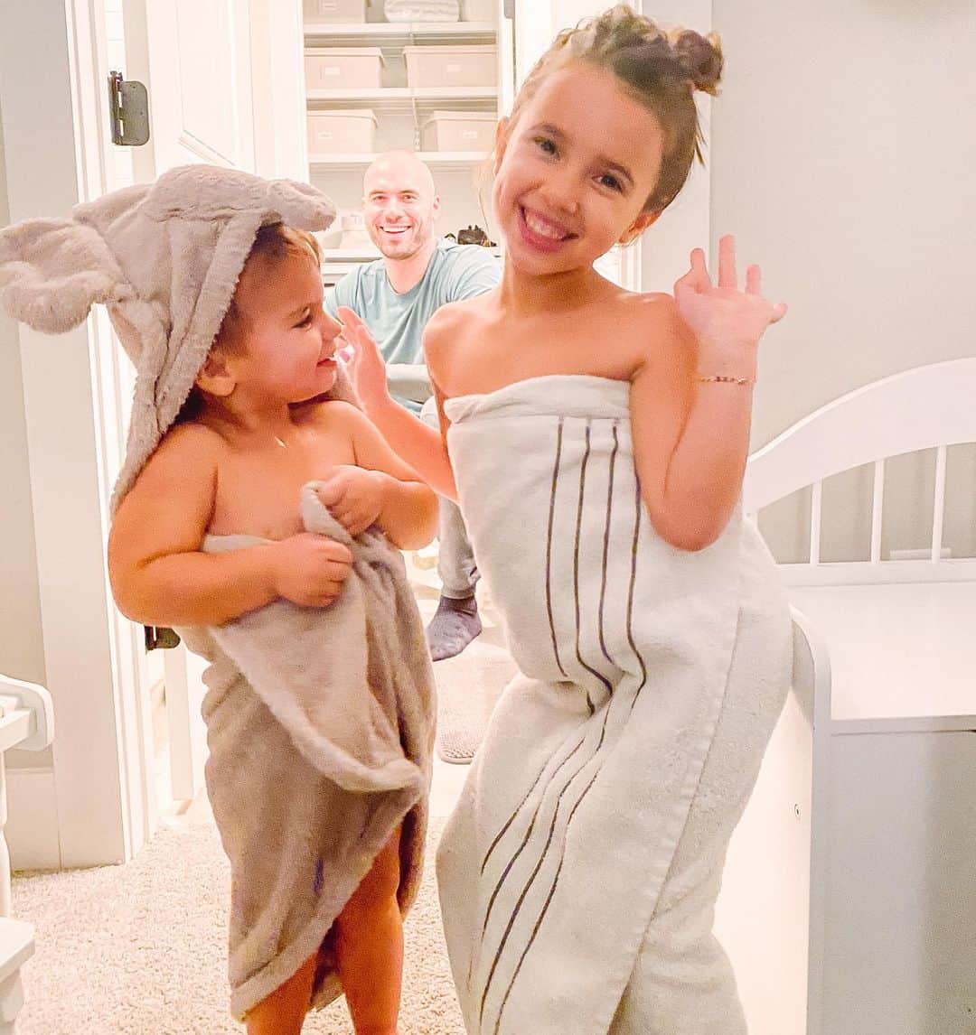 のインスタグラム：「My bath-time cuties. #family」