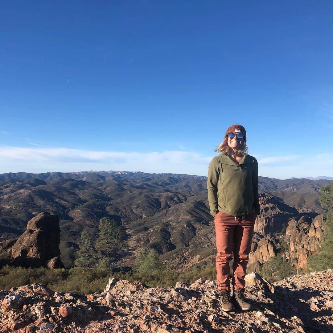 モーガン・キングのインスタグラム：「What’s up 🌎. Three National Parks in 4 days, 12 mile hike, and woke up in 8” of snow. I like this kind of math. I’m here for it.✌🏼💛 Life is good.」