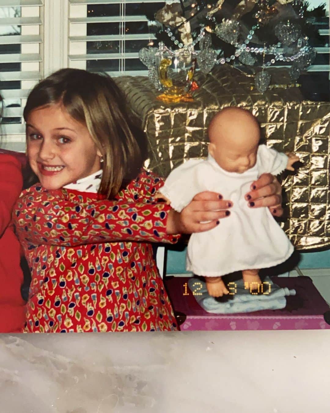 のインスタグラム：「the doll is 2020 and my grip is loose. happy New Year’s Eve eve.」