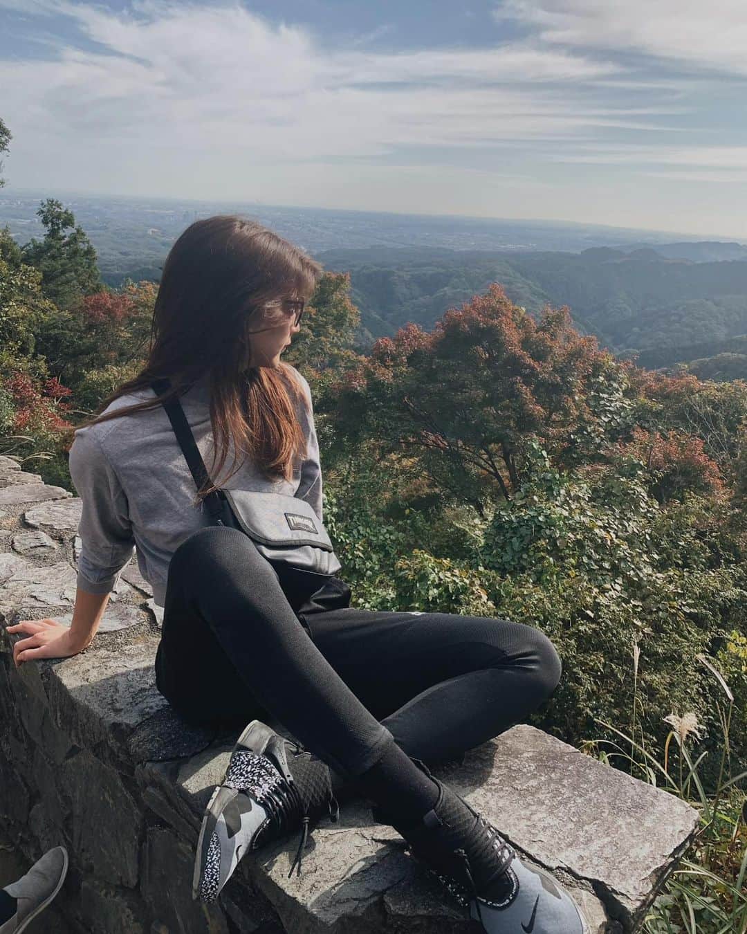 九里聖莉奈のインスタグラム：「.﻿ ﻿ 2020年はとてもあっという間でした🙄﻿ ﻿ この状況下で、世界の全てがきっと変わったよね﻿ ﻿ 自分もいい意味で、考え方が変わって﻿ 新しく挑戦しようとしているところです:)﻿ ﻿ どこの国をみてもマイナスの連鎖が続いていたけど、﻿ はやく世界中の人が、みんなハッピーになりますように🌟❤️🌟❤️﻿ ﻿ #kuriseri #2020 #hello2021﻿ ﻿」