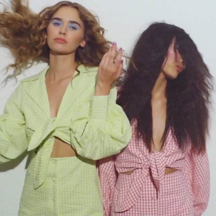 アリスマッコールのインスタグラム：「Party pants on 💥 #aliceMcCALL」