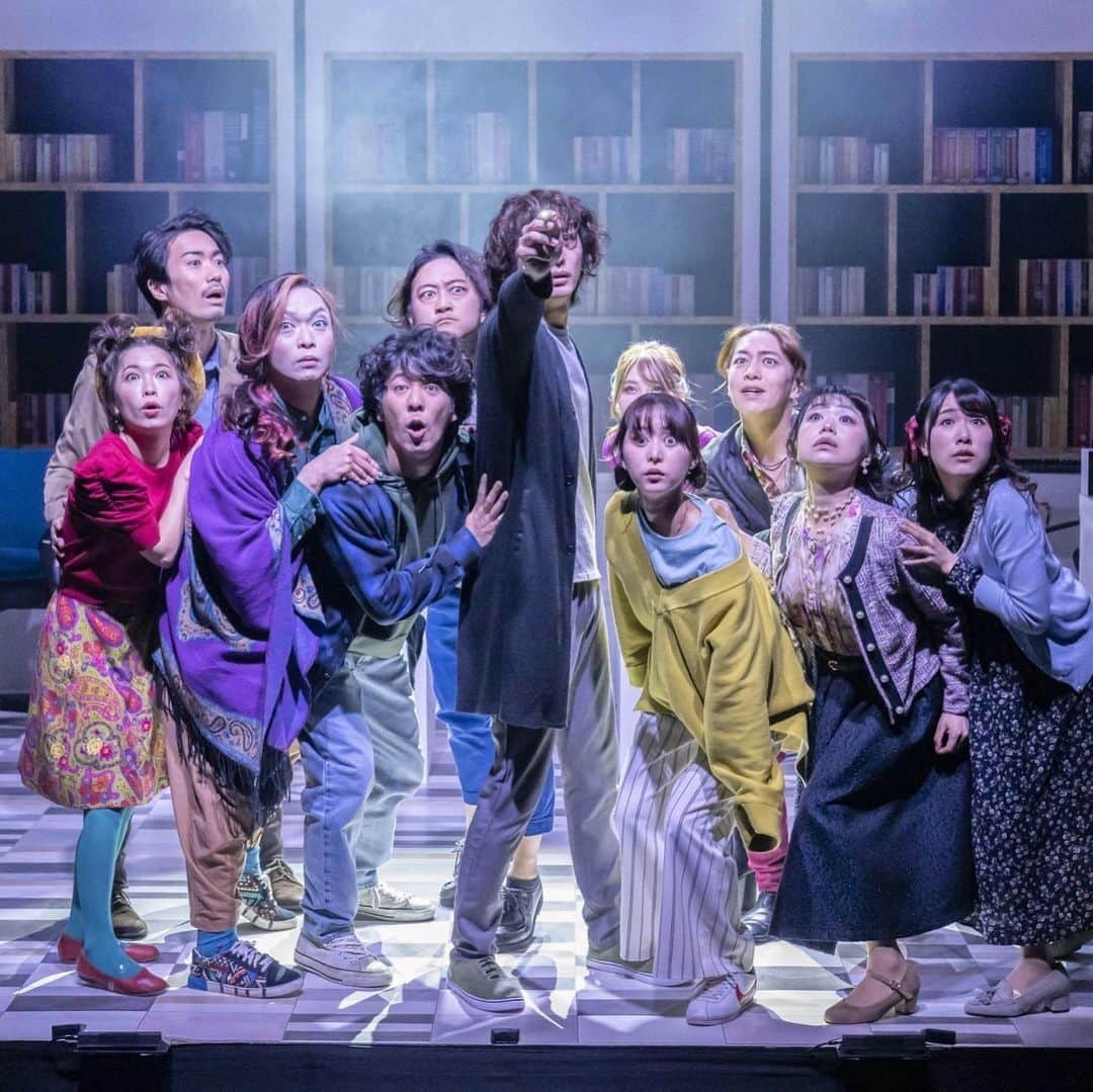 水野愛日のインスタグラム：「#ENG 第12回公演｢ほんとうにかくの？｣  無事に終演いたしました！！  徐々に感染者が増えてゆく状況のなか、 スタッフ、キャスト皆さん元気で千秋楽を終えられてとても嬉しかったです！！  お客様の御協力もほんとうにありがとうございました！  とてもニコニコ出来て、 心のほっこりする 素敵な作品だったのではないでしょうか  このお話を、登場するキャラクターを、ずっと好きでいてもらえたらとても嬉しいです！！  海老虎和美役  水野愛日  #水野愛日 #ほんかく #ほんとうにかくの？ #舞台 #舞台演劇 #池袋シアターグリーン #池袋シアターグリーンbigtreetheater」