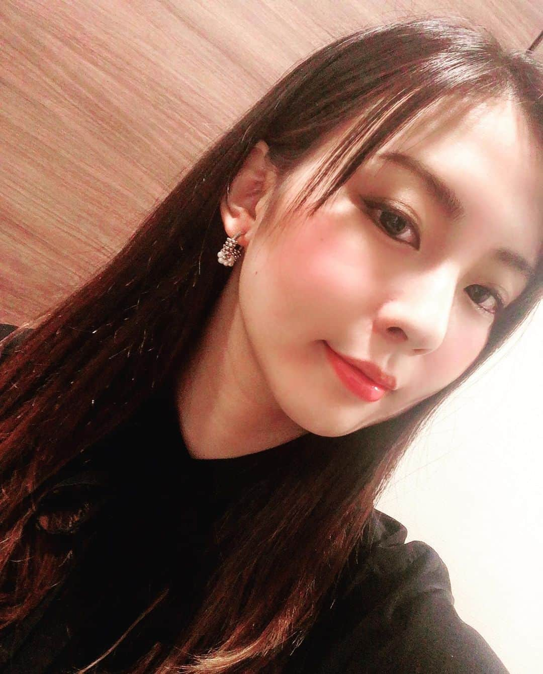 矢吹世奈さんのインスタグラム写真 - (矢吹世奈Instagram)「・ イヤリングかわいくないですか🤤 一花さん手作りのイヤリングを GET致しました☺️💛✨ うれしい！！！ #お気に入り #イヤリング #choccoto #ピアス #アクセサリー #ハンドメイド #ハンドメイドアクセサリー #桜一花 さん」12月31日 10時15分 - sena_yabuki